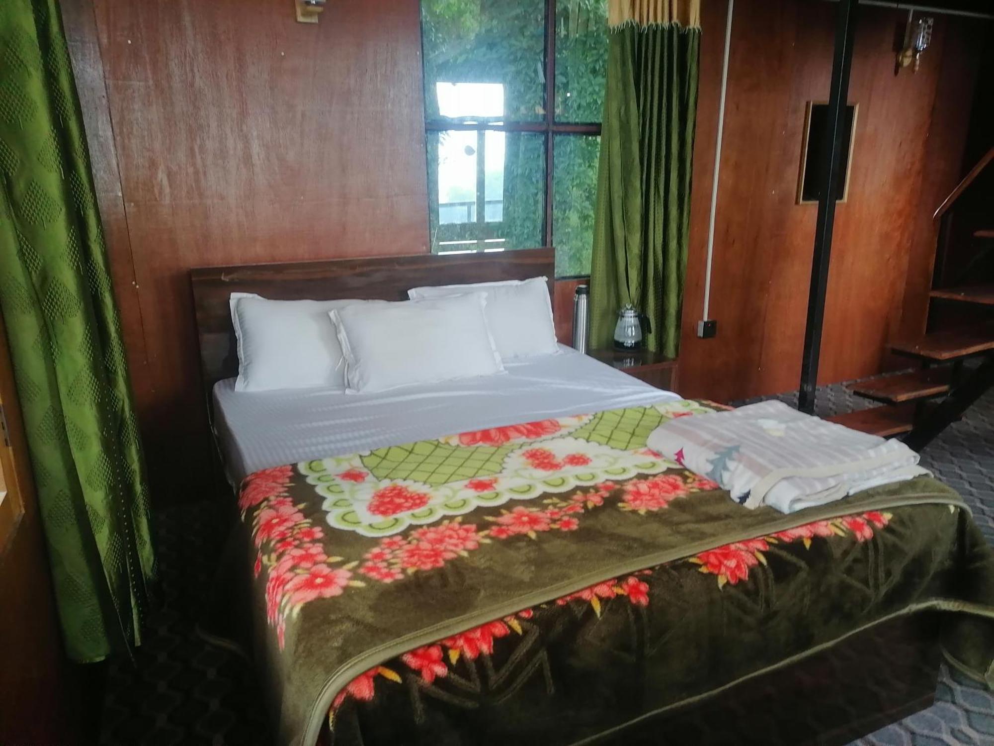 Jungle Crown Organic Homestay Nagarkot Bilik gambar