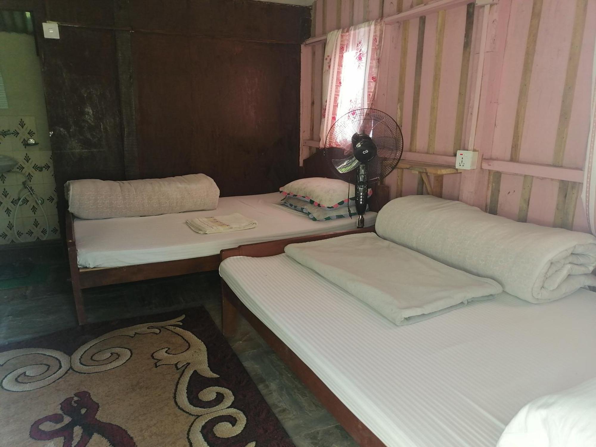 Jungle Crown Organic Homestay Nagarkot Bilik gambar