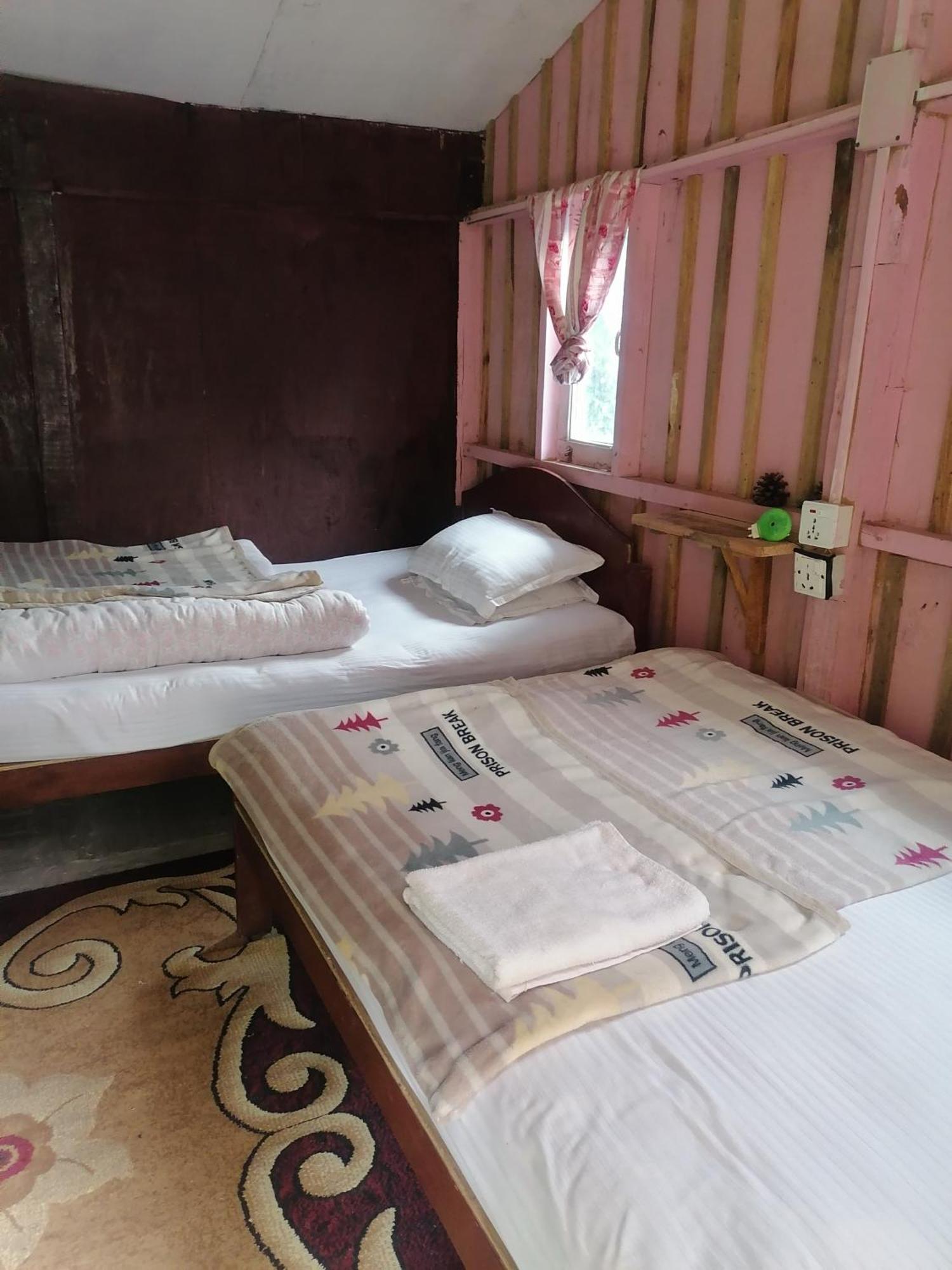 Jungle Crown Organic Homestay Nagarkot Bilik gambar